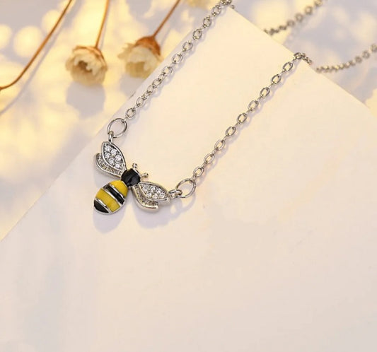 Stunning Bee Pendant Chain Necklace